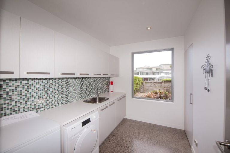 Photo of property in 24e Mandalay Terrace, Khandallah, Wellington, 6035