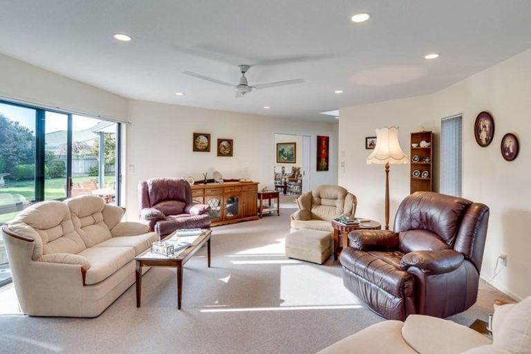 Photo of property in 4 Regent Way, Taradale, Napier, 4112