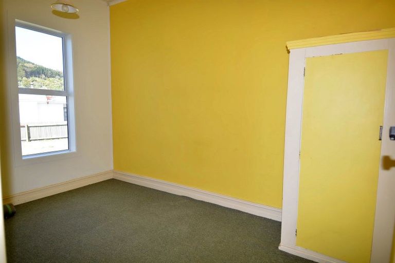 Photo of property in 252 Marine Parade, Bluff, 9814