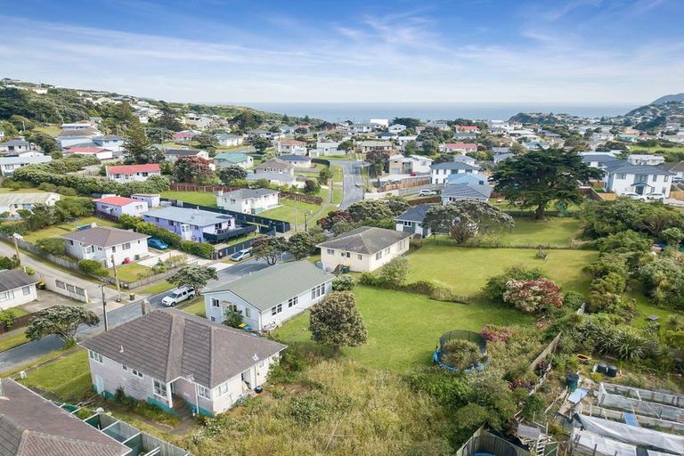Photo of property in 13 Taupiri Crescent, Titahi Bay, Porirua, 5022