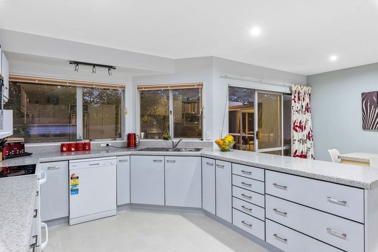 Photo of property in 2 Tainui Street, Raumati Beach, Paraparaumu, 5032