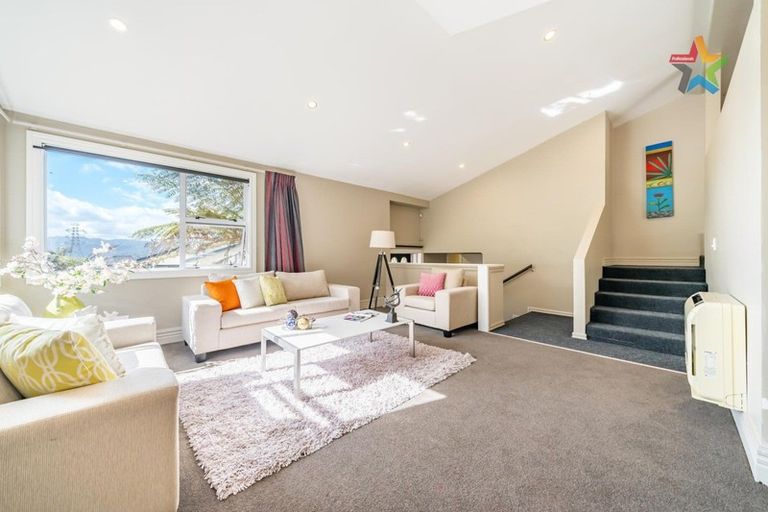 Photo of property in 2/150 Tirohanga Road, Tirohanga, Lower Hutt, 5010