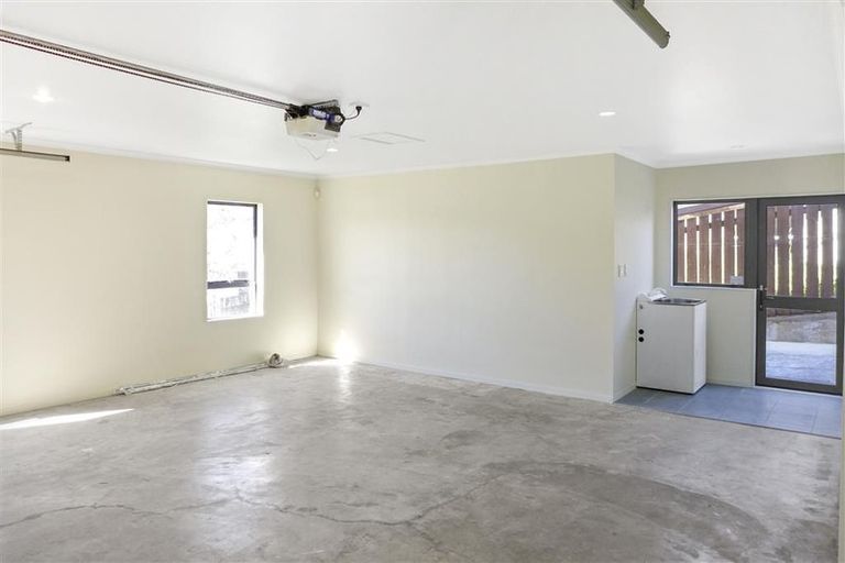 Photo of property in 86a Rosewarne Crescent, Glendene, Auckland, 0602