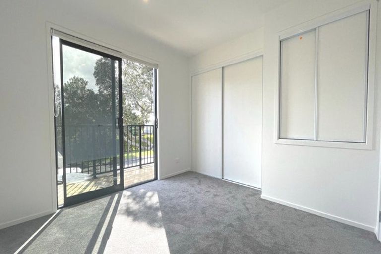 Photo of property in 4/137 Tirimoana Road, Te Atatu South, Auckland, 0602
