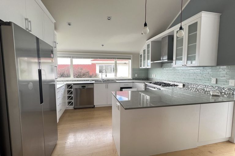 Photo of property in 14 Mcfetridge Place, Hillcrest, Auckland, 0627