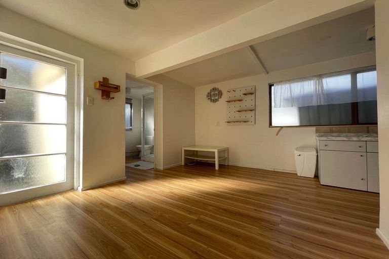 Photo of property in 18 King Richard Place, Browns Bay, Auckland, 0630