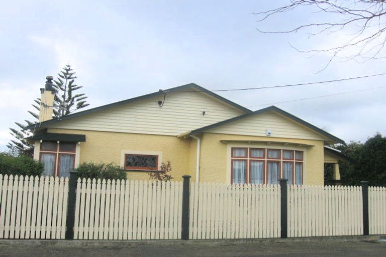 Photo of property in 35 Kingswood Street, Takaro, Palmerston North, 4412