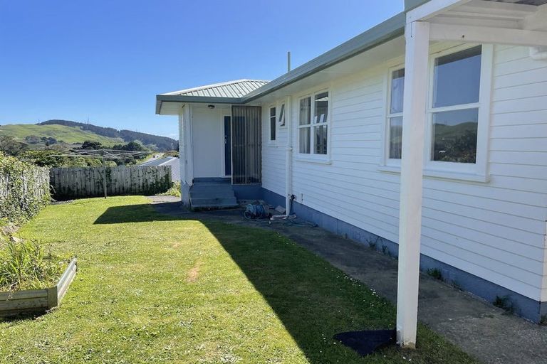 Photo of property in 43 Lynda Avenue, Paparangi, Wellington, 6037