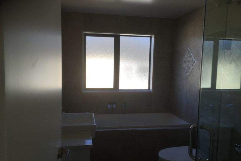 Photo of property in 39 Point View Drive, East Tamaki Heights, Auckland, 2016