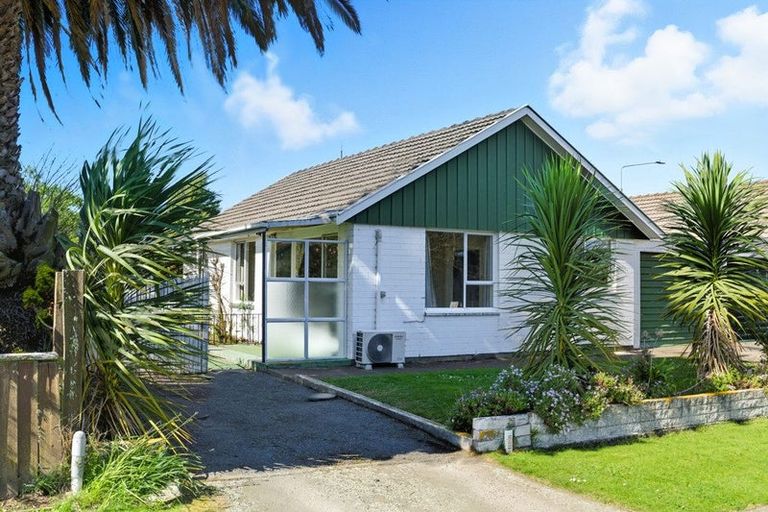 Photo of property in 1/2 Lomax Place, Islington, Christchurch, 8042