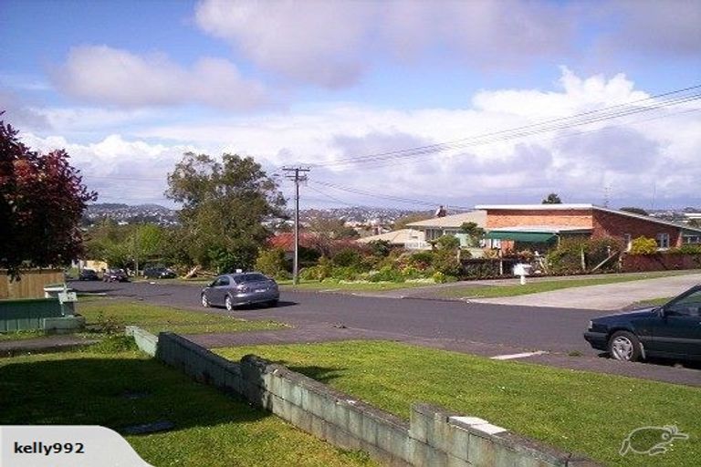 Photo of property in 26 Eastglen Road, Glen Eden, Auckland, 0602