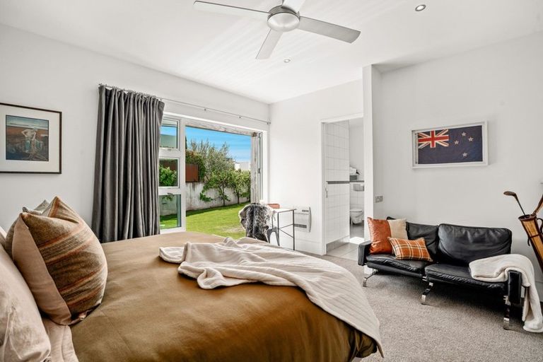Photo of property in 14 Sunrise Bay Drive, Wanaka, 9305
