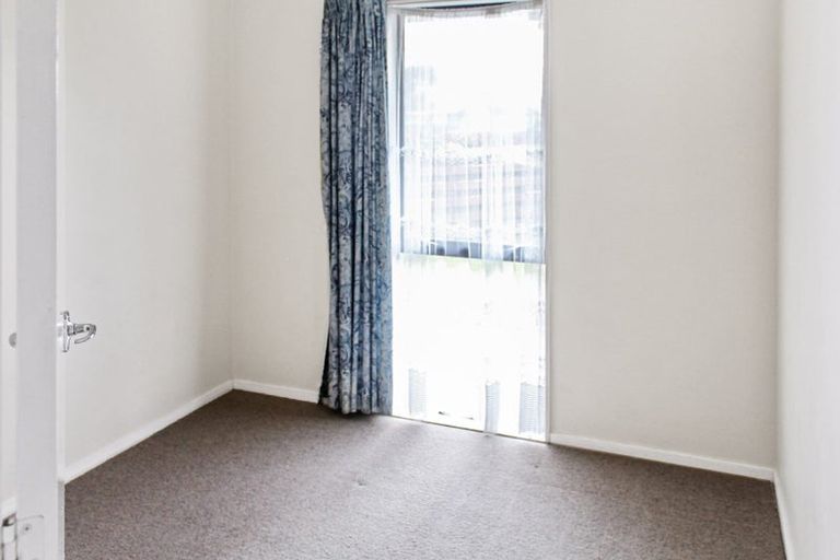 Photo of property in 18 Peter Hall Drive, Kelvin Grove, Palmerston North, 4414