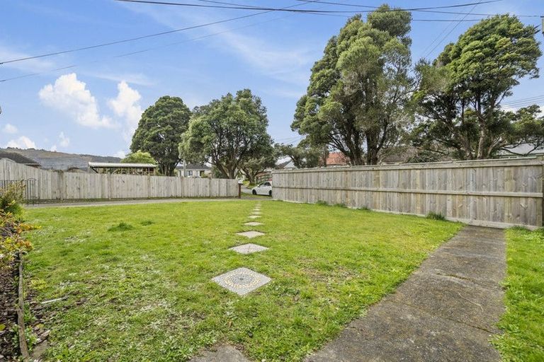 Photo of property in 3 Sellers Grove, Taita, Lower Hutt, 5011