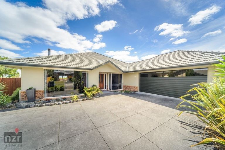 Photo of property in 3 Ron Place, Fitzherbert, Palmerston North, 4410