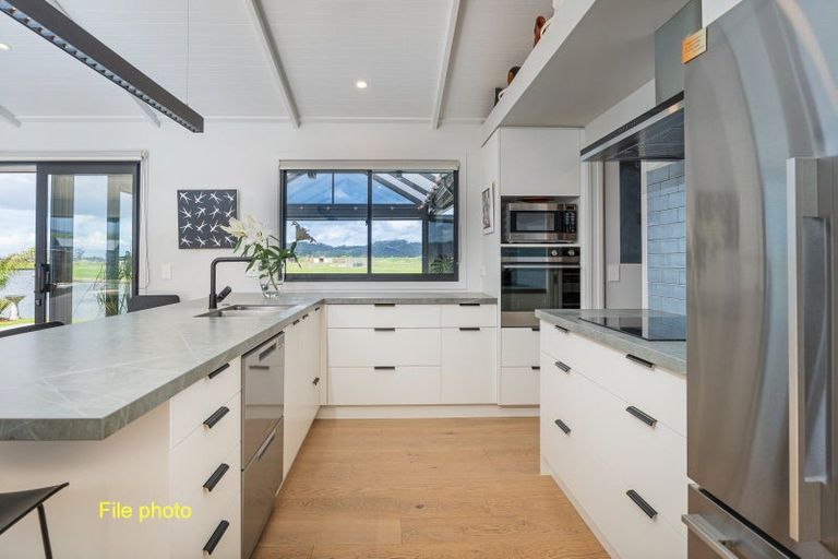 Photo of property in 20 Ngaroma Crescent, Whitianga, 3510