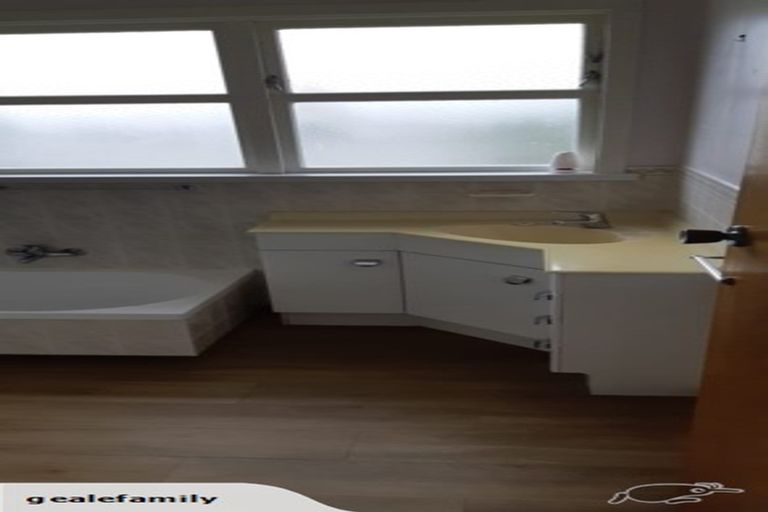 Photo of property in 23 Seatoun Heights Road, Miramar, Wellington, 6022