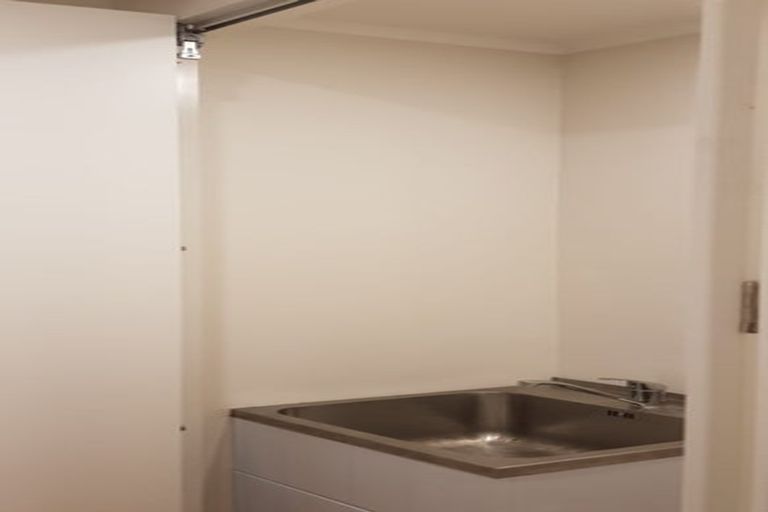 Photo of property in 5/8 Tawera Road, Greenlane, Auckland, 1051