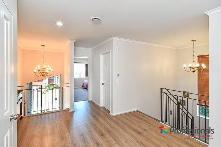 Photo of property in 38 Seresin Crescent, Flat Bush, Auckland, 2016