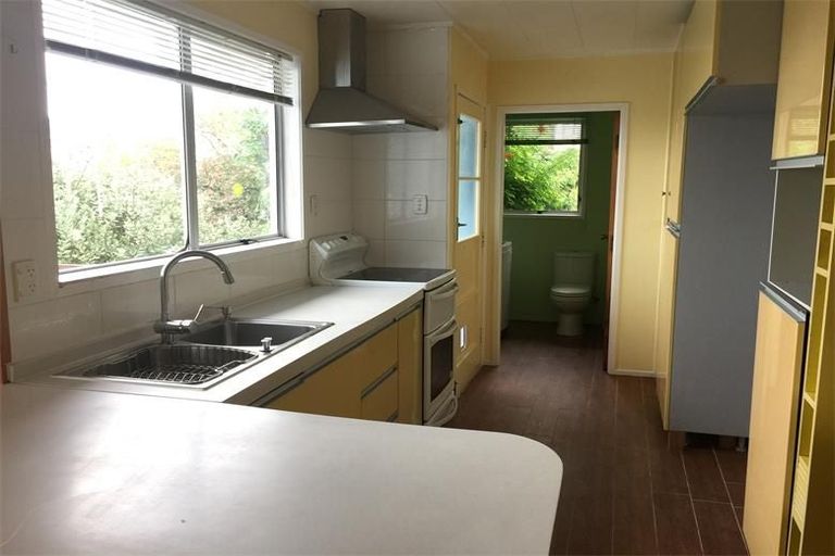 Photo of property in 3 Lavery Place, Sunnynook, Auckland, 0632