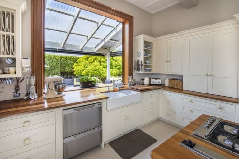 Photo of property in 1 Kerr Street, Devonport, Auckland, 0624