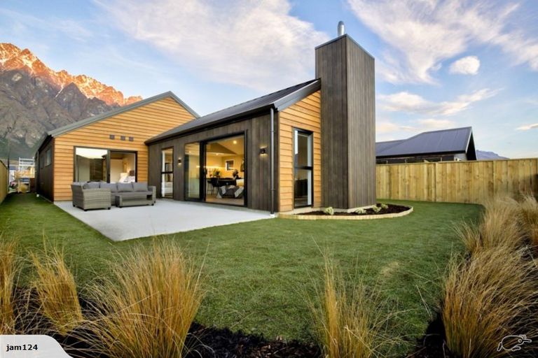 Photo of property in 19 Wheat Street, Jacks Point, Queenstown, 9371