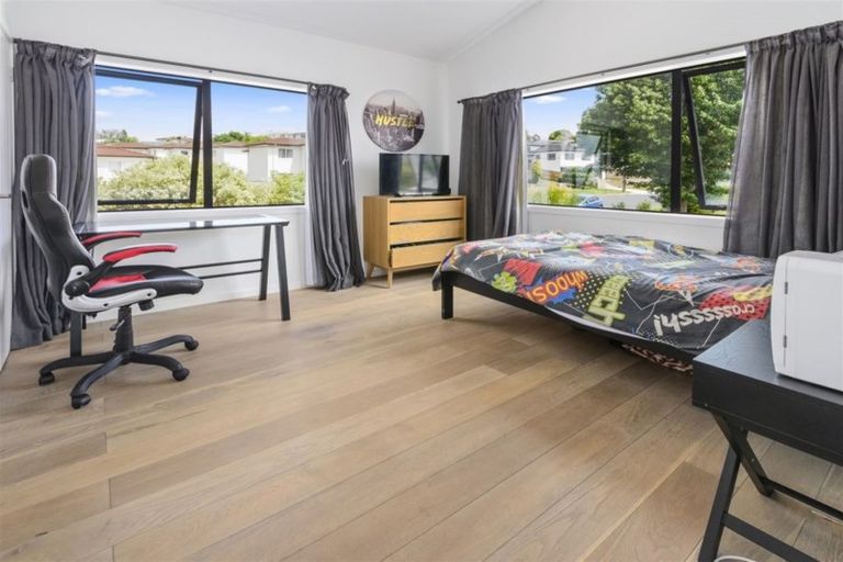 Photo of property in 11 Becroft Drive, Forrest Hill, Auckland, 0620