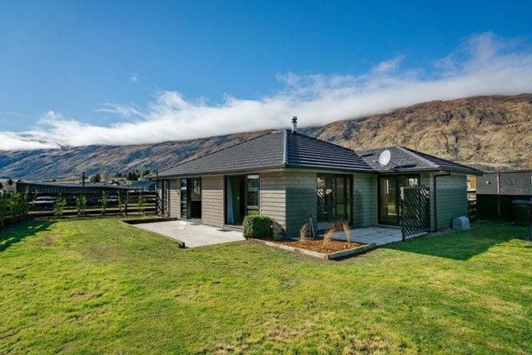 Photo of property in 10 Lakefield Close, Kingston, Athol, 9793