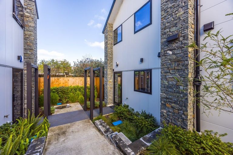 Photo of property in 11/10 Fathom Place, Te Atatu Peninsula, Auckland, 0610