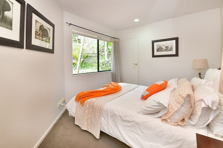 Photo of property in 16 Dee Place, Torbay, Auckland, 0630