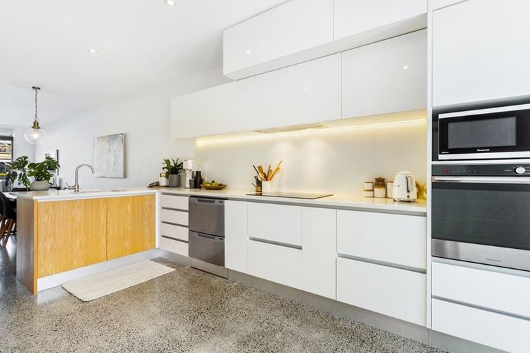 Photo of property in 15 Isitt Road, Hobsonville, Auckland, 0616