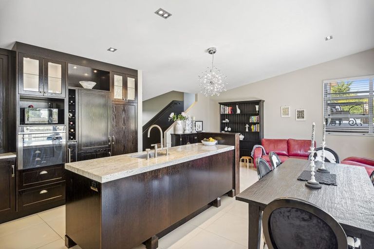 Photo of property in 11 Metzenthin Close, Raumati South, Paraparaumu, 5032