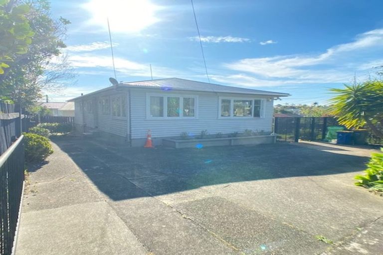 Photo of property in 95 View Road, Henderson, Auckland, 0612