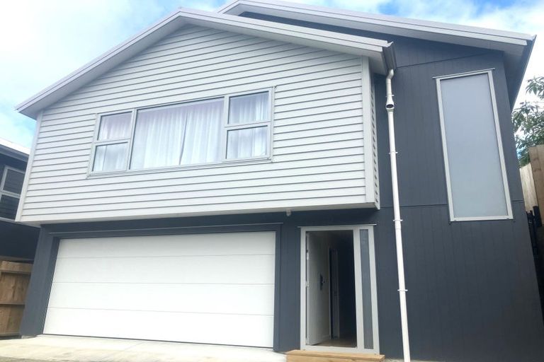 Photo of property in 49 Chamberlain Road, Massey, Auckland, 0614
