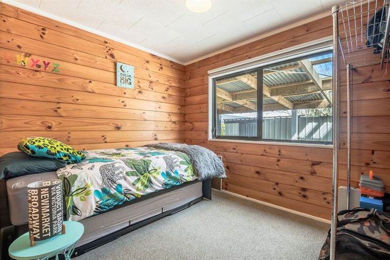 Photo of property in 2/9 Teal Crescent, Beach Haven, Auckland, 0626