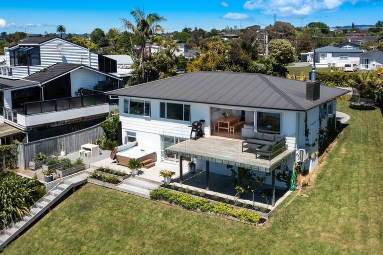 Photo of property in 106 Tiroroa Avenue, Te Atatu South, Auckland, 0610