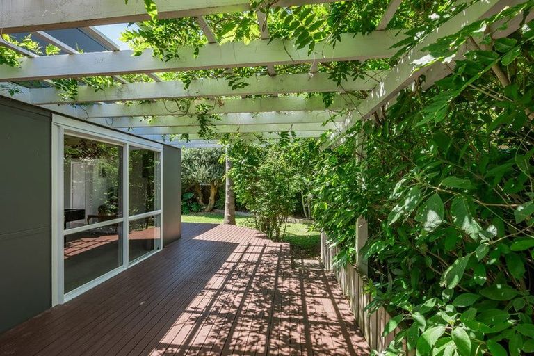 Photo of property in 3 Moa Road, Raumati Beach, Paraparaumu, 5032