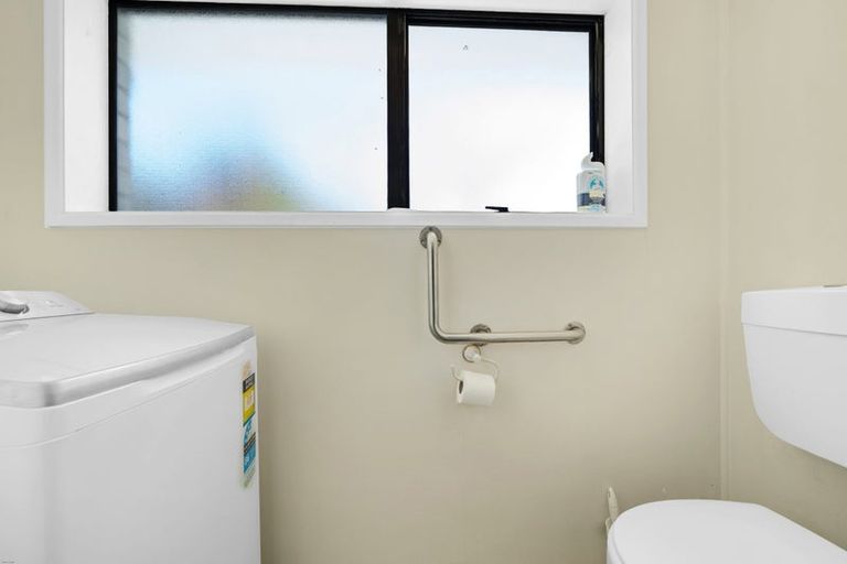 Photo of property in 26 Millbrook Road, Henderson, Auckland, 0612