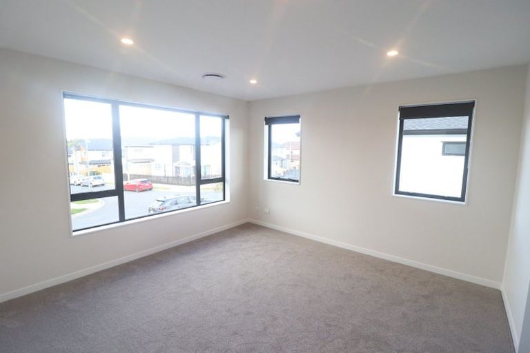 Photo of property in 16 Thomas Rielly Avenue, Hobsonville, Auckland, 0616