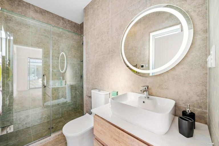 Photo of property in 1 Creswell Lane, Papakura, 2110