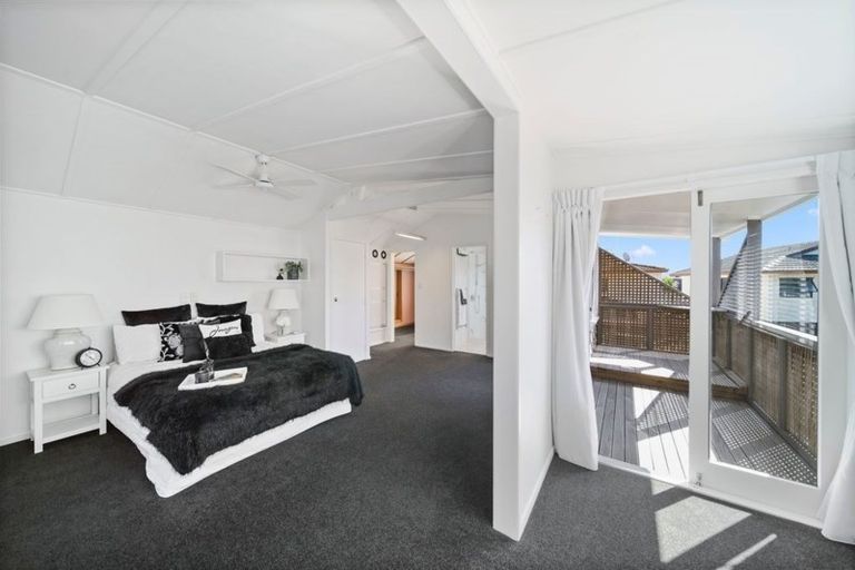 Photo of property in 1/195 Fisher Parade, Farm Cove, Auckland, 2012