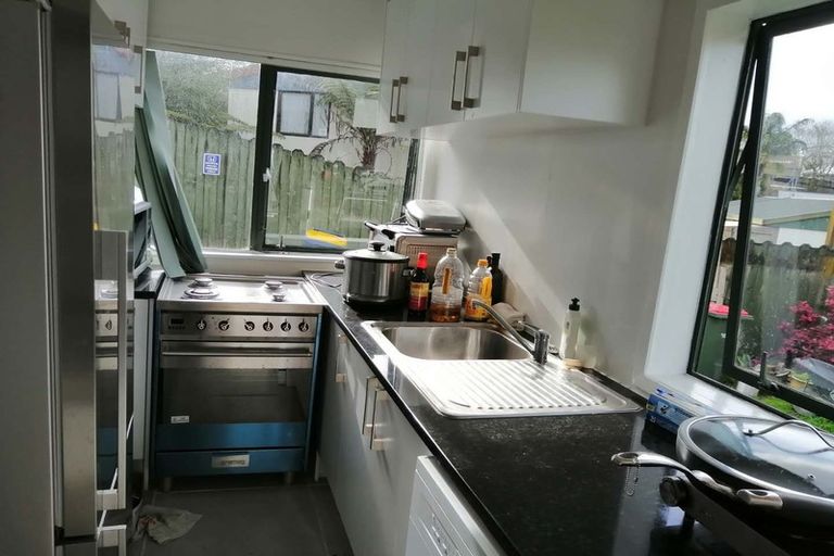 Photo of property in 233 Glengarry Road, Glen Eden, Auckland, 0602