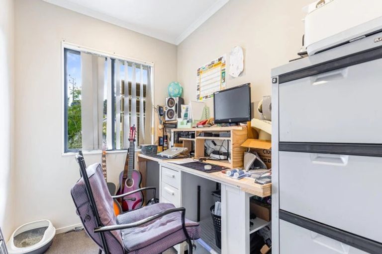 Photo of property in 25 Lilburn Crescent, Massey, Auckland, 0614