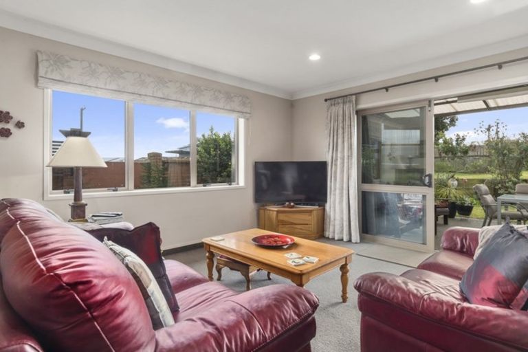 Photo of property in 1 Mckenna Lane, Omokoroa, 3114