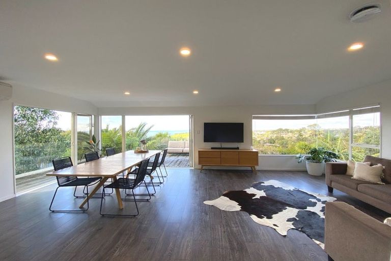 Photo of property in 76a Wade River Road, Stanmore Bay, Whangaparaoa, 0932