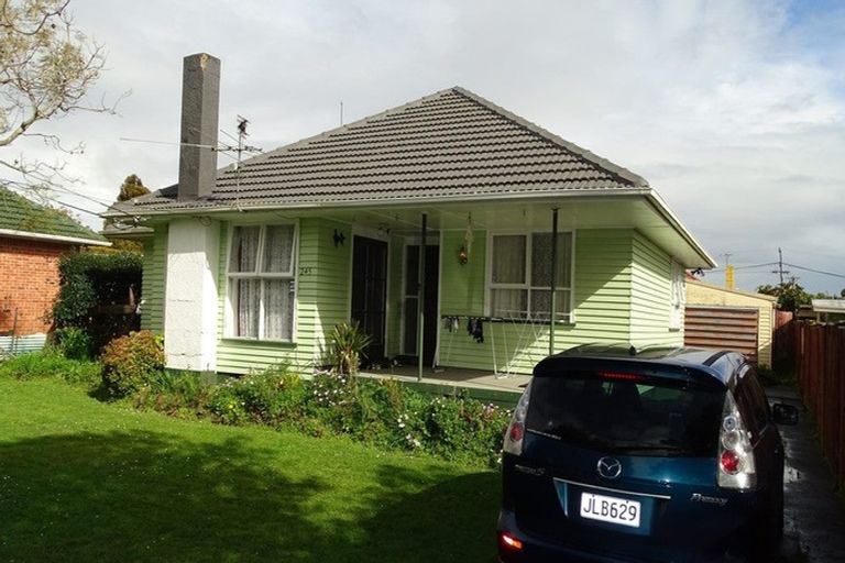 Photo of property in 245 Robertson Road, Mangere East, Auckland, 2024