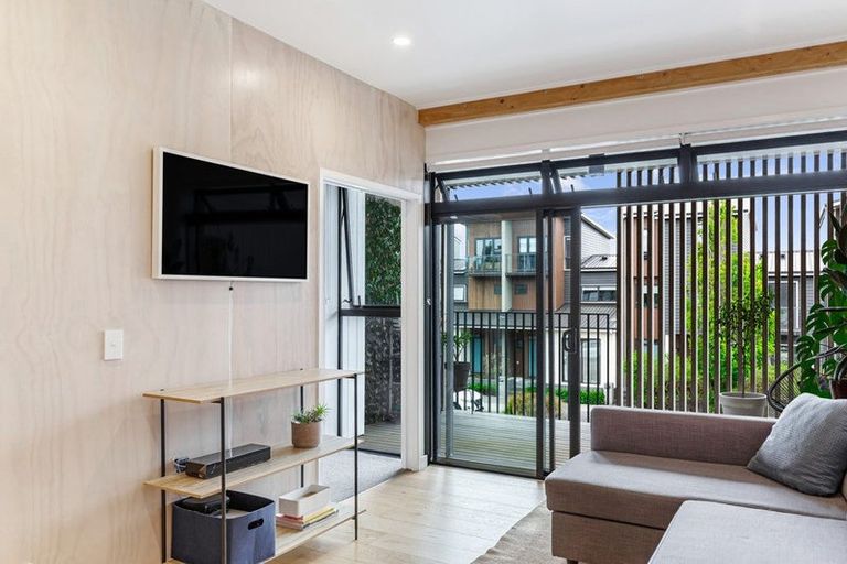 Photo of property in 6/167 Hobsonville Point Road, Hobsonville, Auckland, 0616