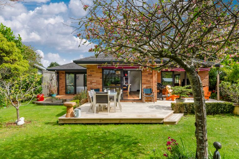 Photo of property in 16 Harbour View Road, Point Wells, Warkworth, 0986