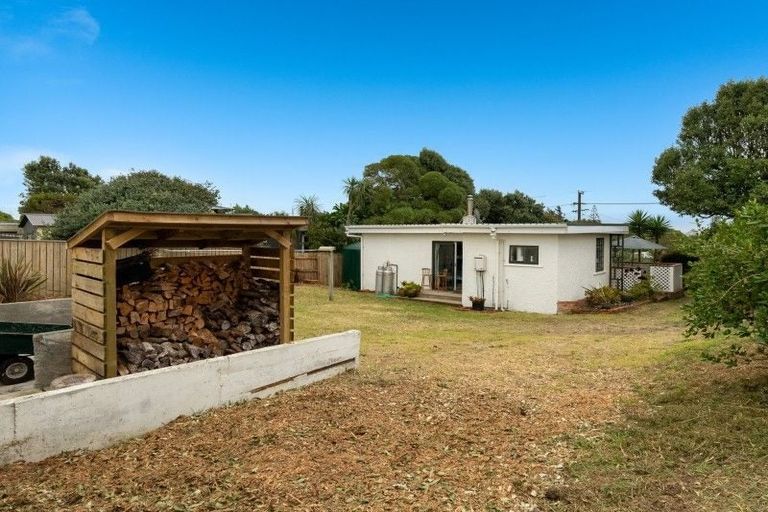 Photo of property in 36 Dixie Street, Te Horo Beach, Otaki, 5581