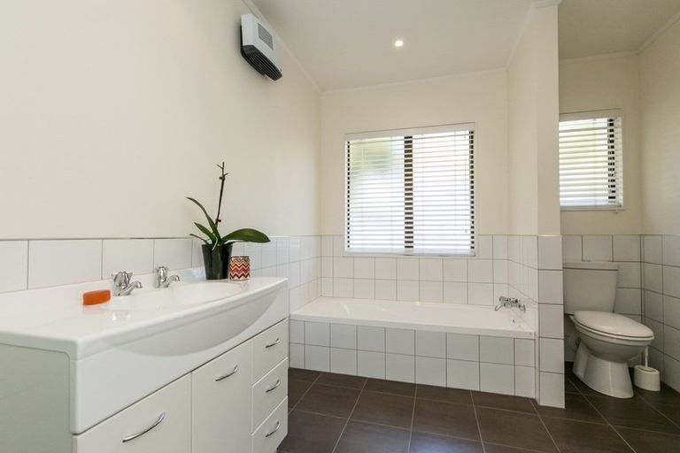 Photo of property in 9 Puflett Road, Havelock North, 4130